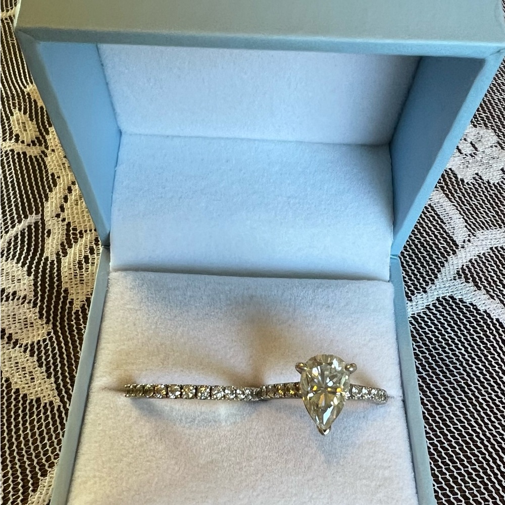Elegant Silver Women's Ring with Teardrop Gemstone